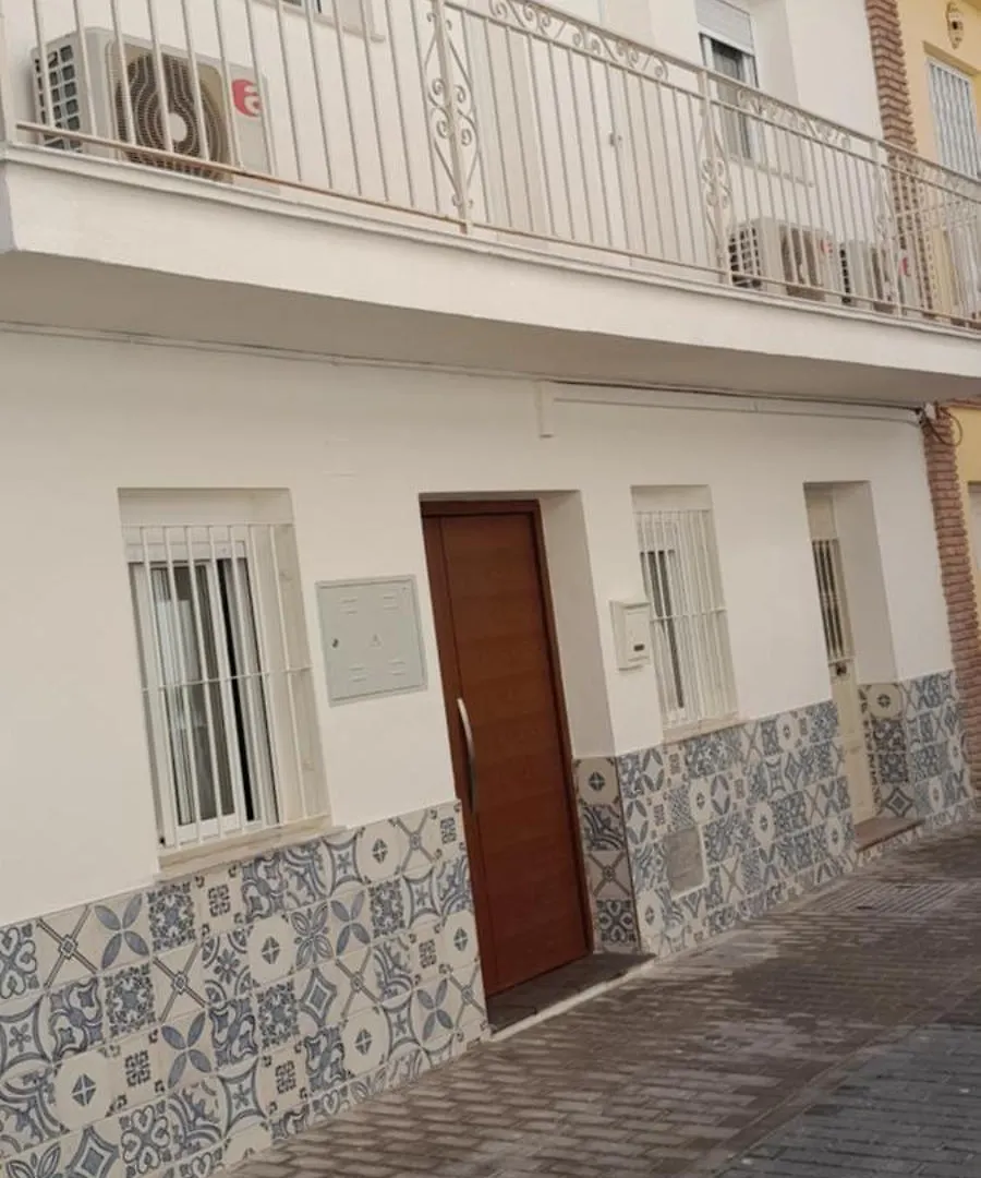 Casa De Tio, 3 Bedroom 2 Bath Townhouse, Casa Centro De Torre Del Mar contacts